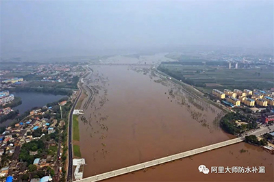 山西暴雨過(guò)后，她看著自家房子傻眼了……